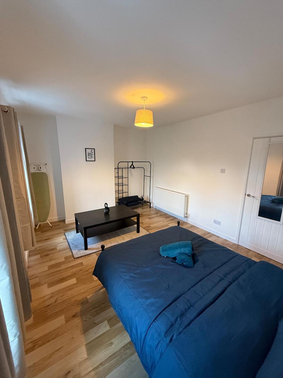 Charming 3-Bedroom House カーディフ エクステリア 写真