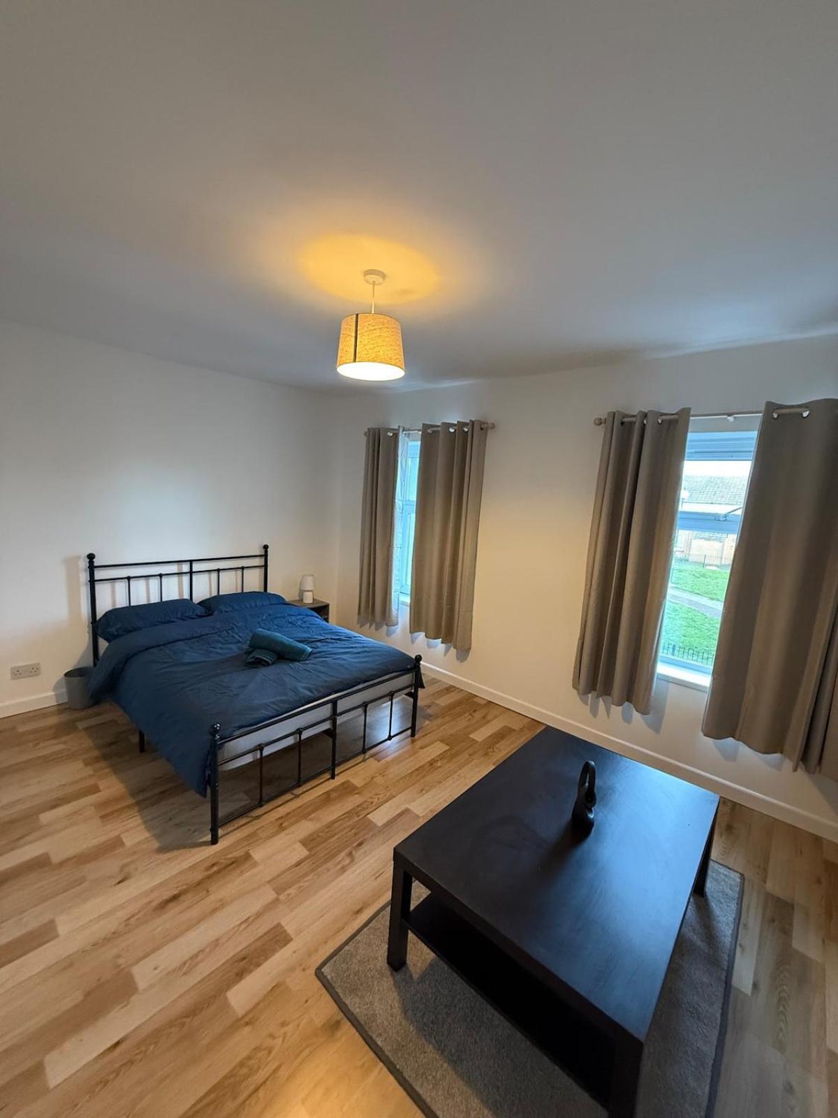 Charming 3-Bedroom House カーディフ エクステリア 写真