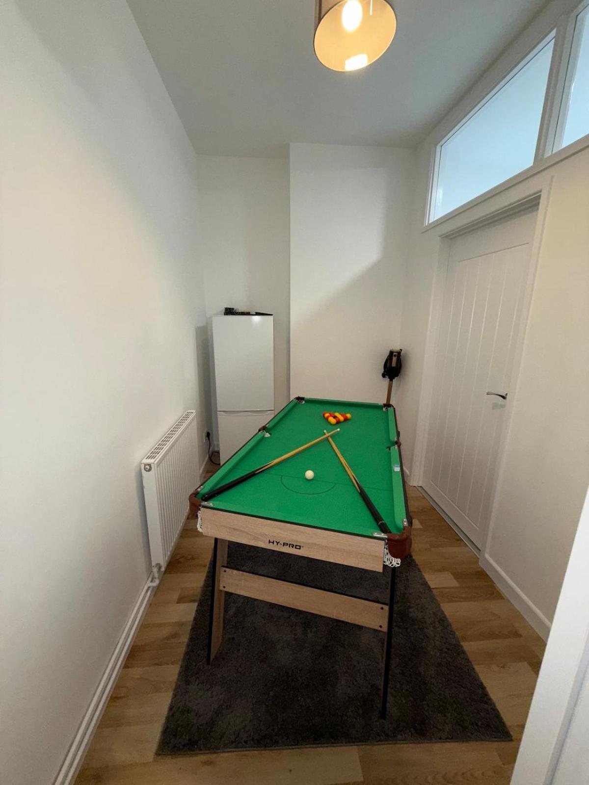 Charming 3-Bedroom House カーディフ エクステリア 写真
