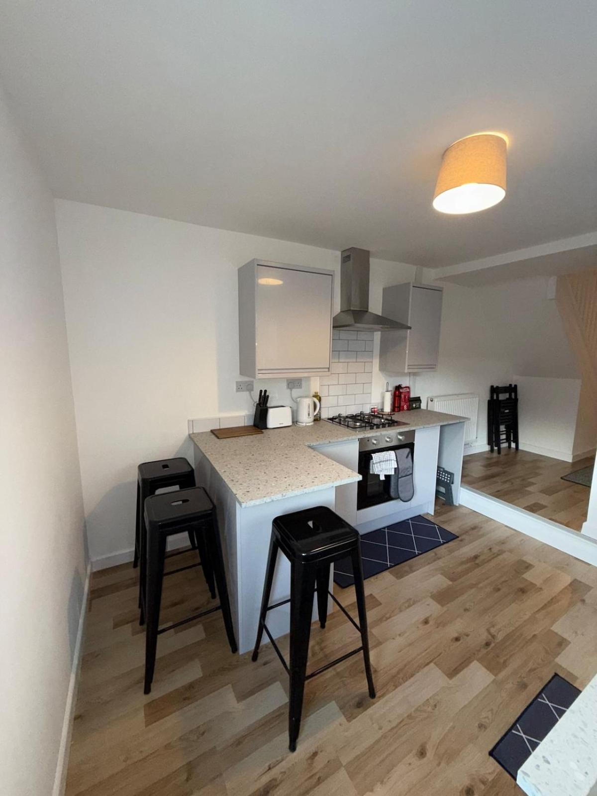 Charming 3-Bedroom House カーディフ エクステリア 写真