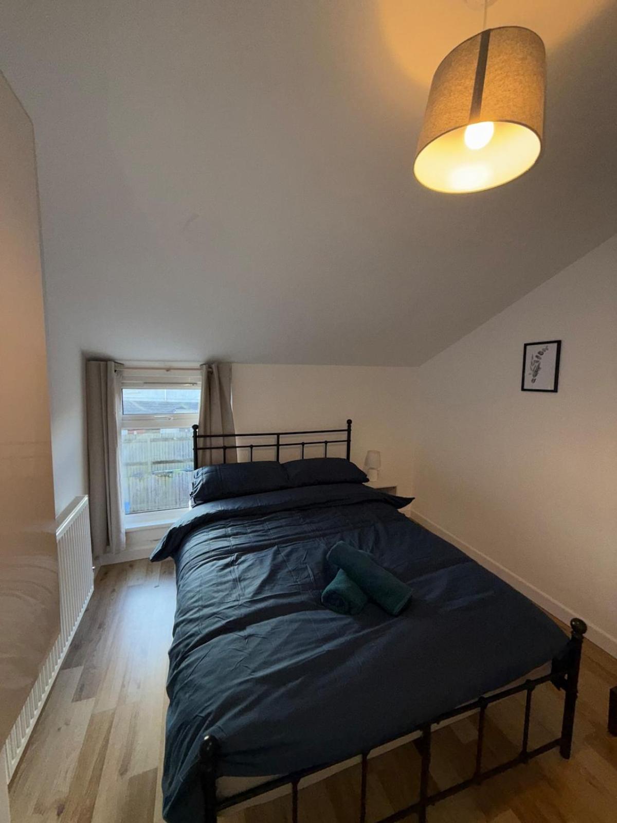 Charming 3-Bedroom House カーディフ エクステリア 写真