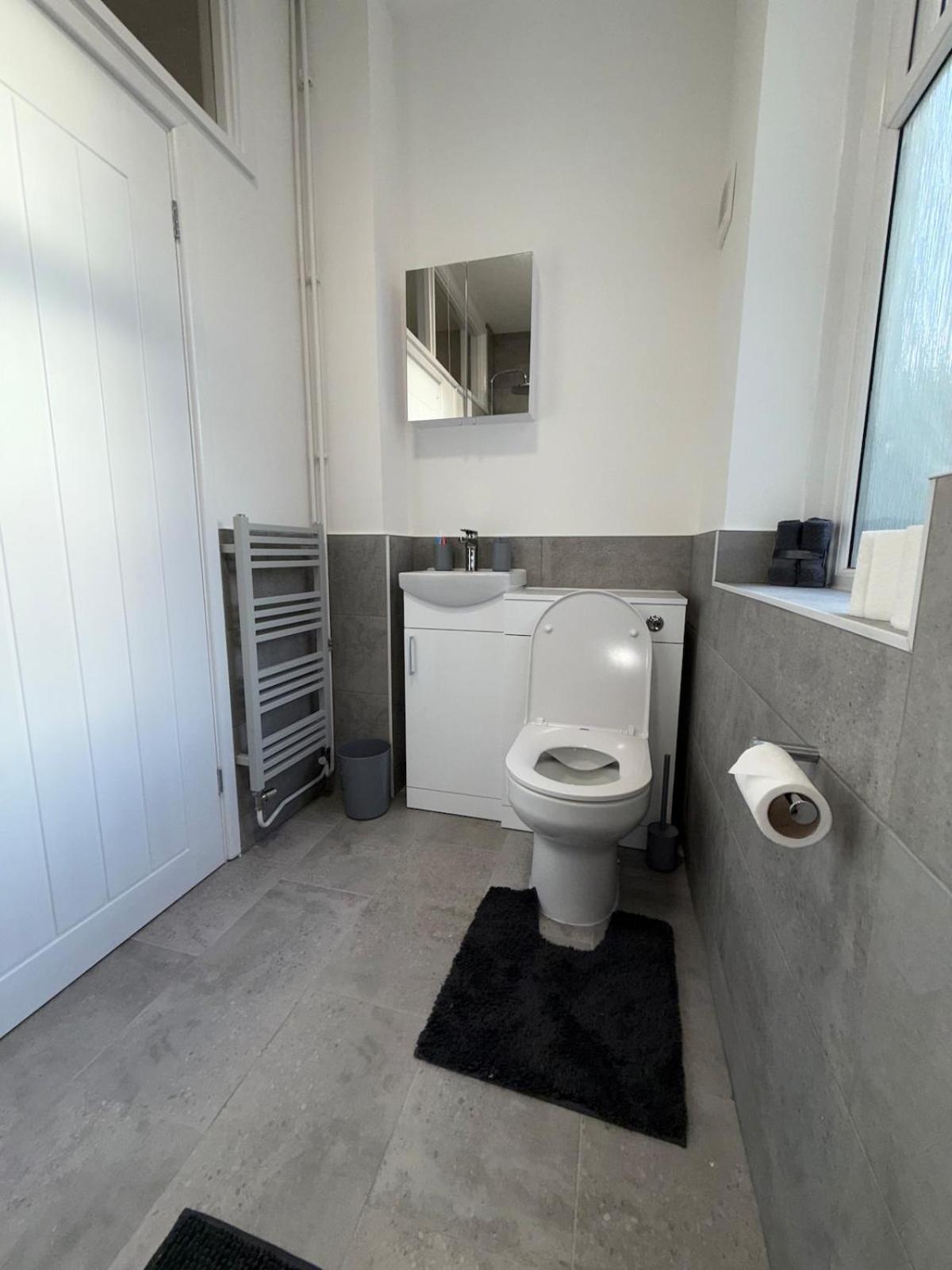 Charming 3-Bedroom House カーディフ エクステリア 写真