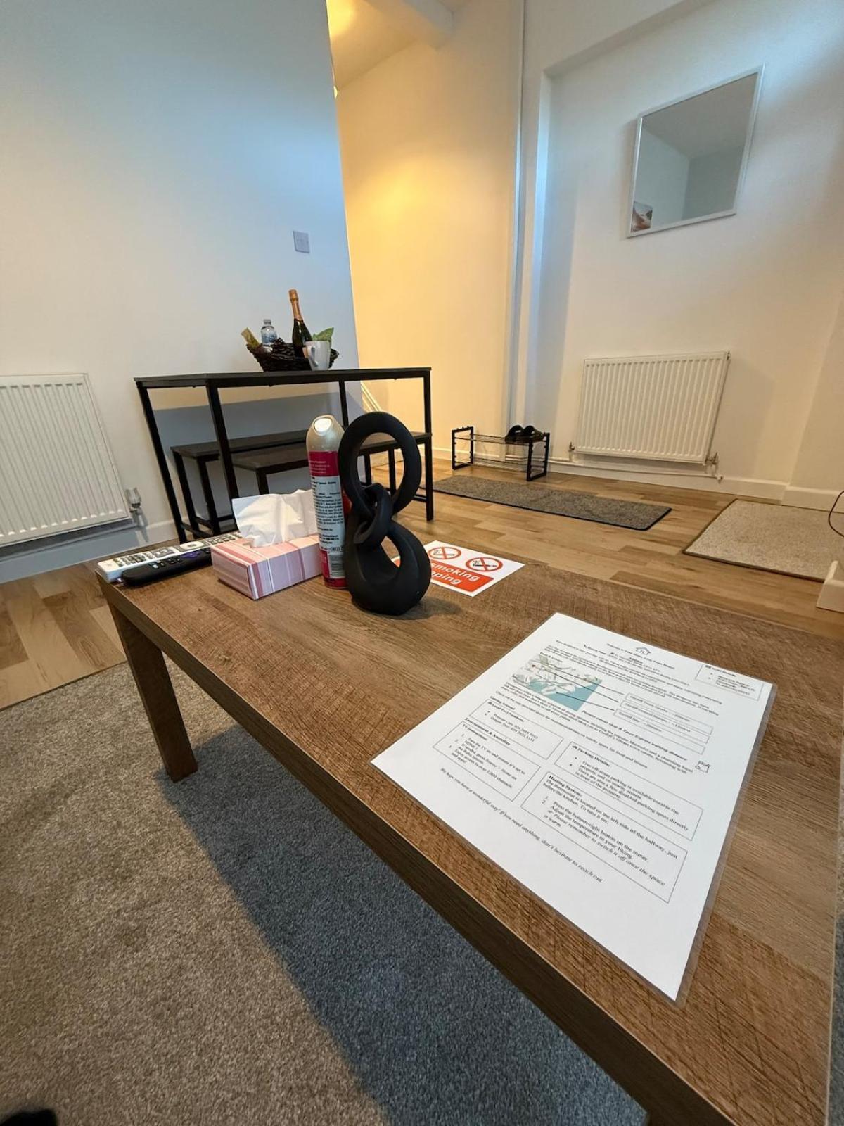 Charming 3-Bedroom House カーディフ エクステリア 写真