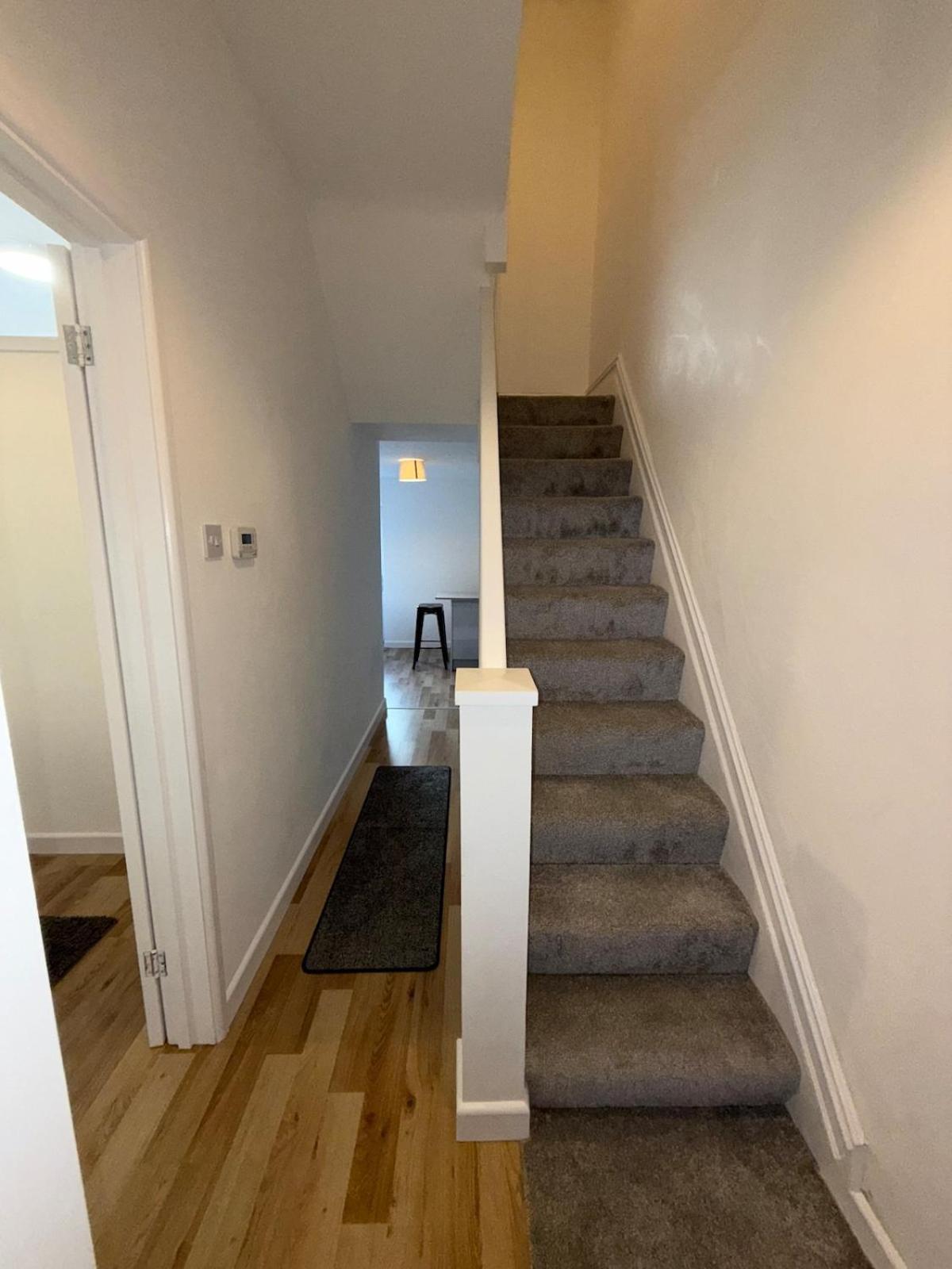 Charming 3-Bedroom House カーディフ エクステリア 写真